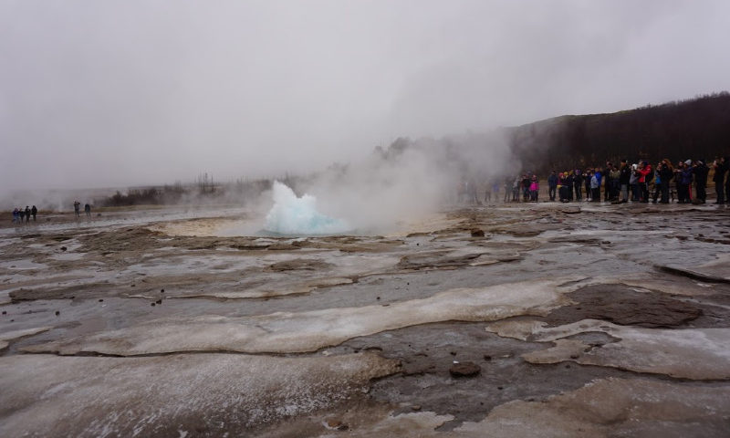 Geysir going off