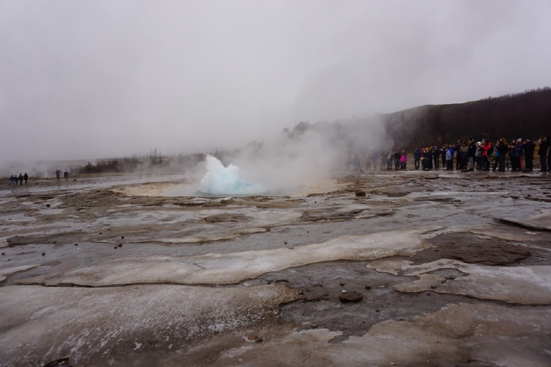 Geysir going off